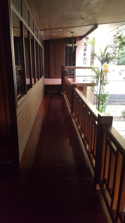 Ruean Mai Chai Khlong Амфава Екстериор снимка