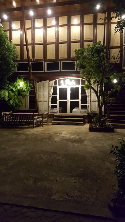 Ruean Mai Chai Khlong Амфава Екстериор снимка